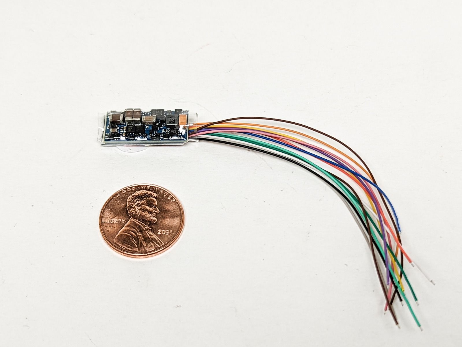 ESU 55800 Loksound Decoder micro 4.0 PluX12 am Kabel Wunschsound 